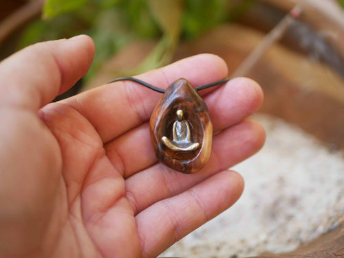 Buddha in Baumperle
