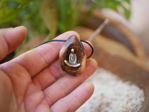 Buddha in Baumperle