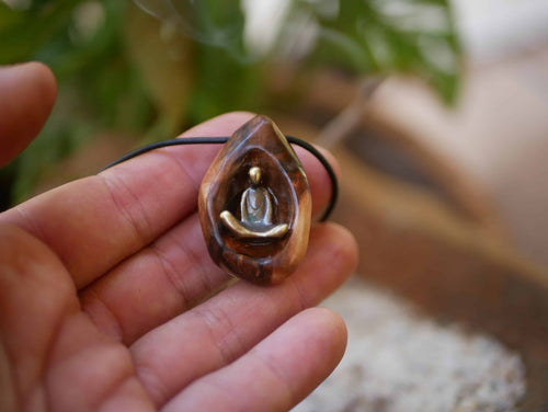 Buddha in Baumperle