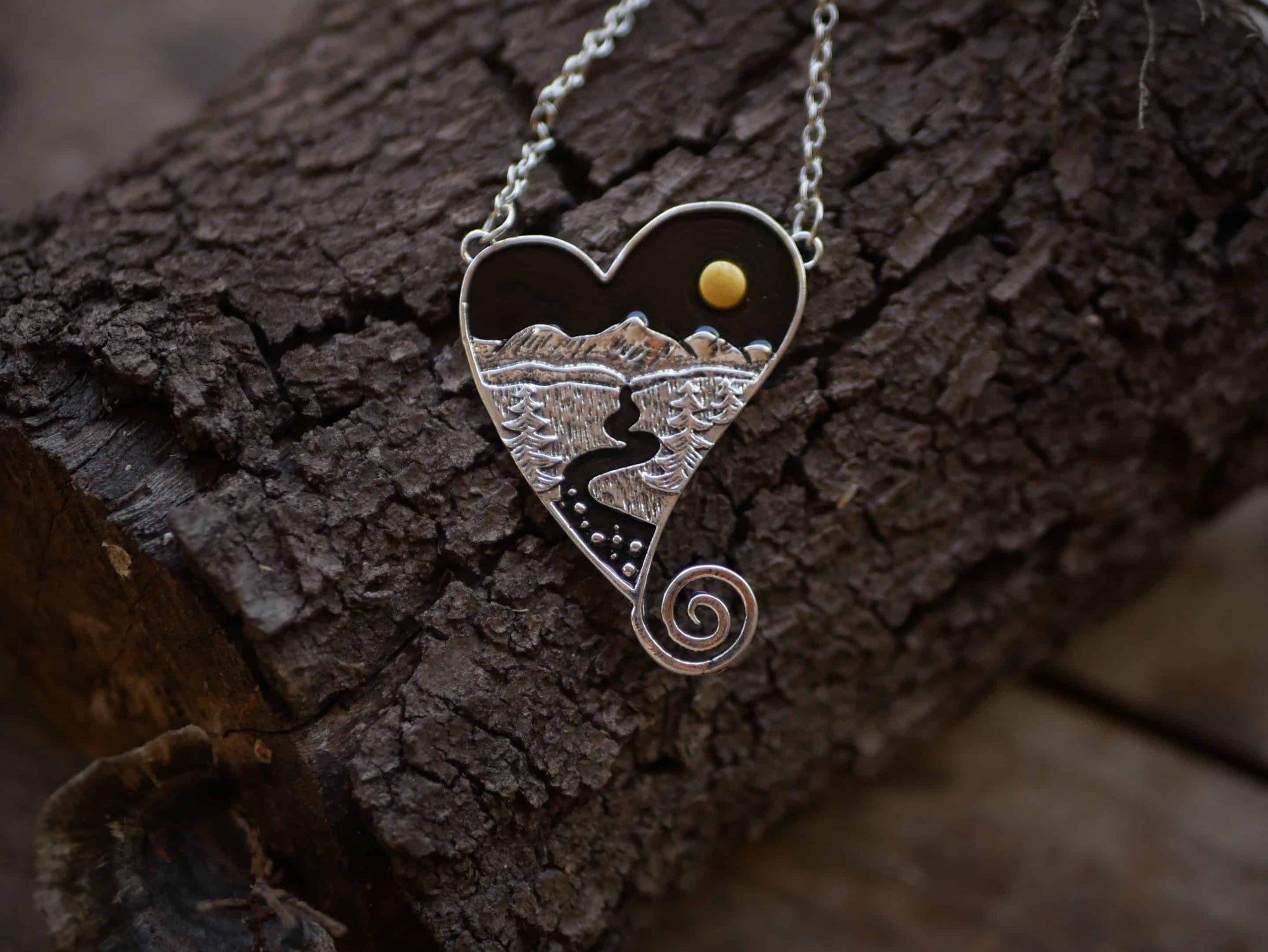 Kette mit Wald und Mond