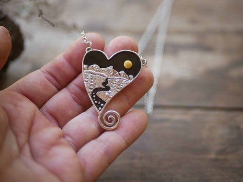 Kette mit Wald und Mond