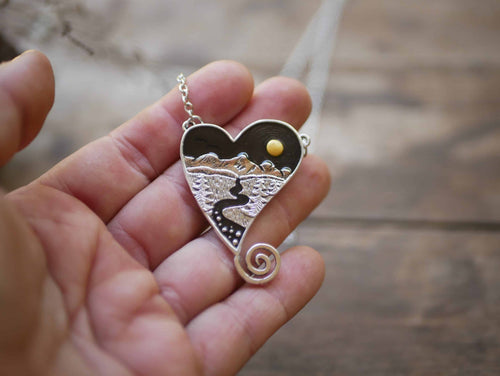 Kette mit Wald und Mond