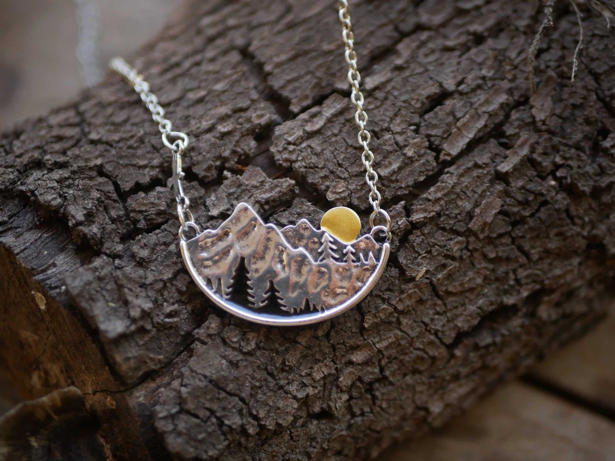 Kette mit Wald und Mond