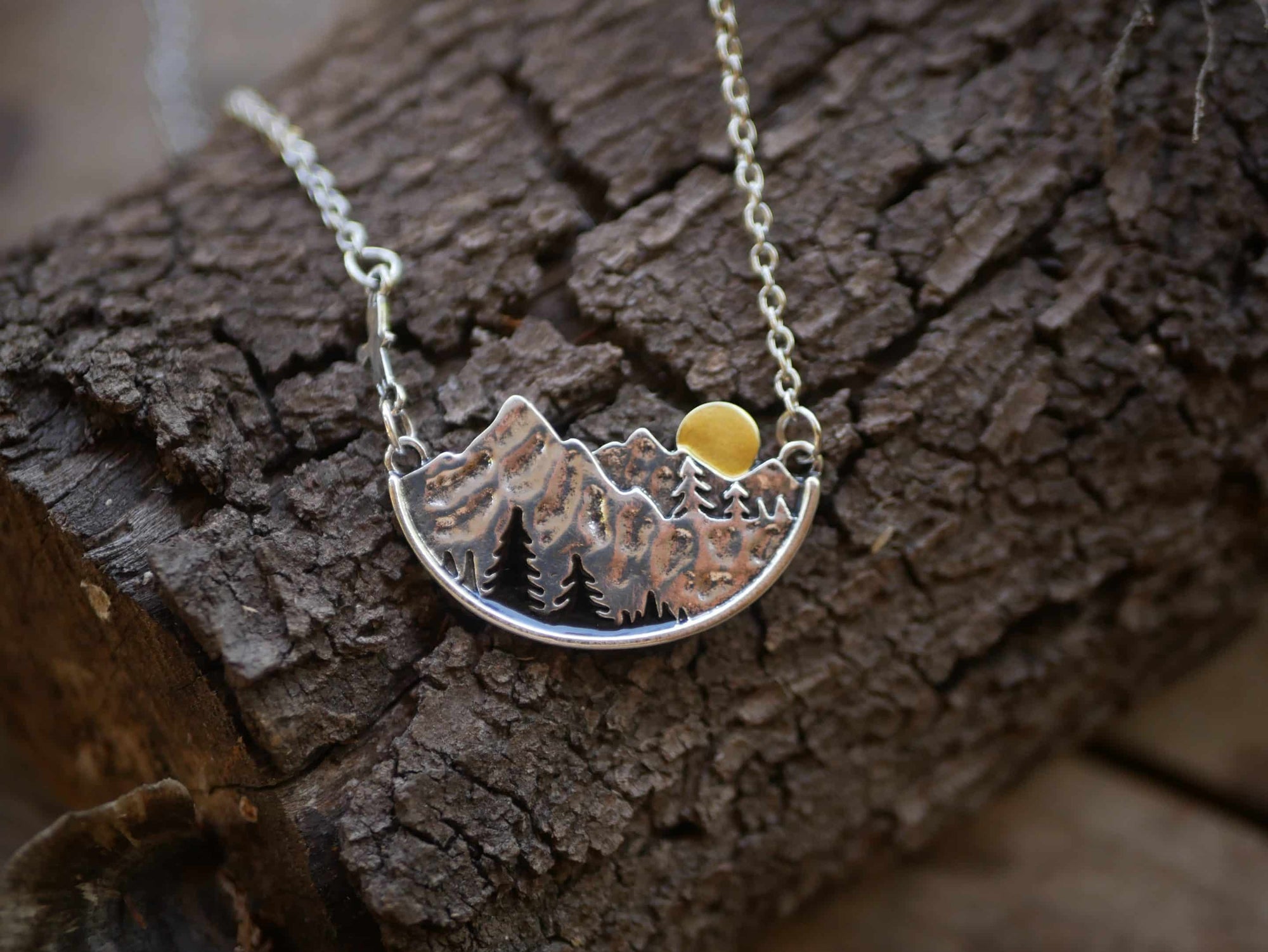 Kette mit Wald und Mond