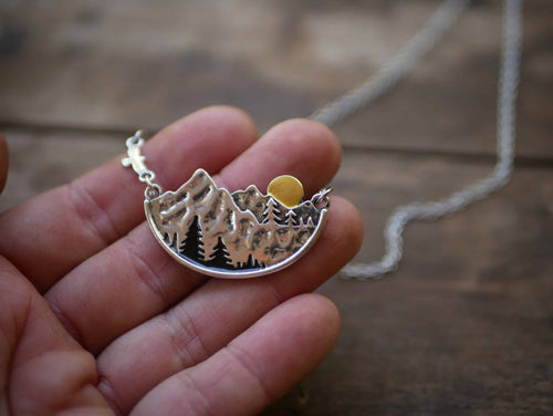 Kette mit Wald und Mond