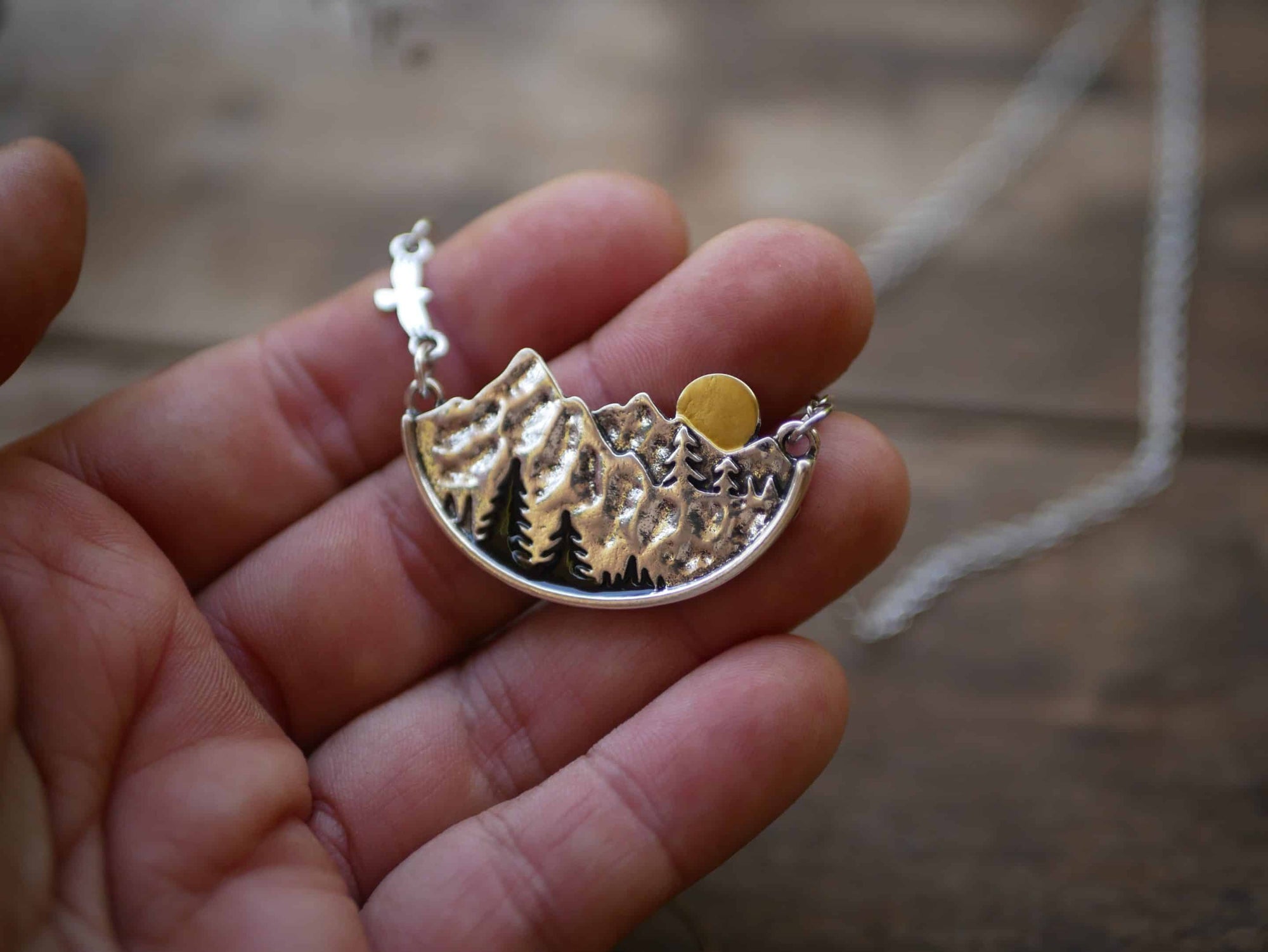 Kette mit Wald und Mond