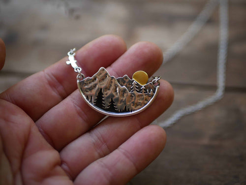 Kette mit Wald und Mond