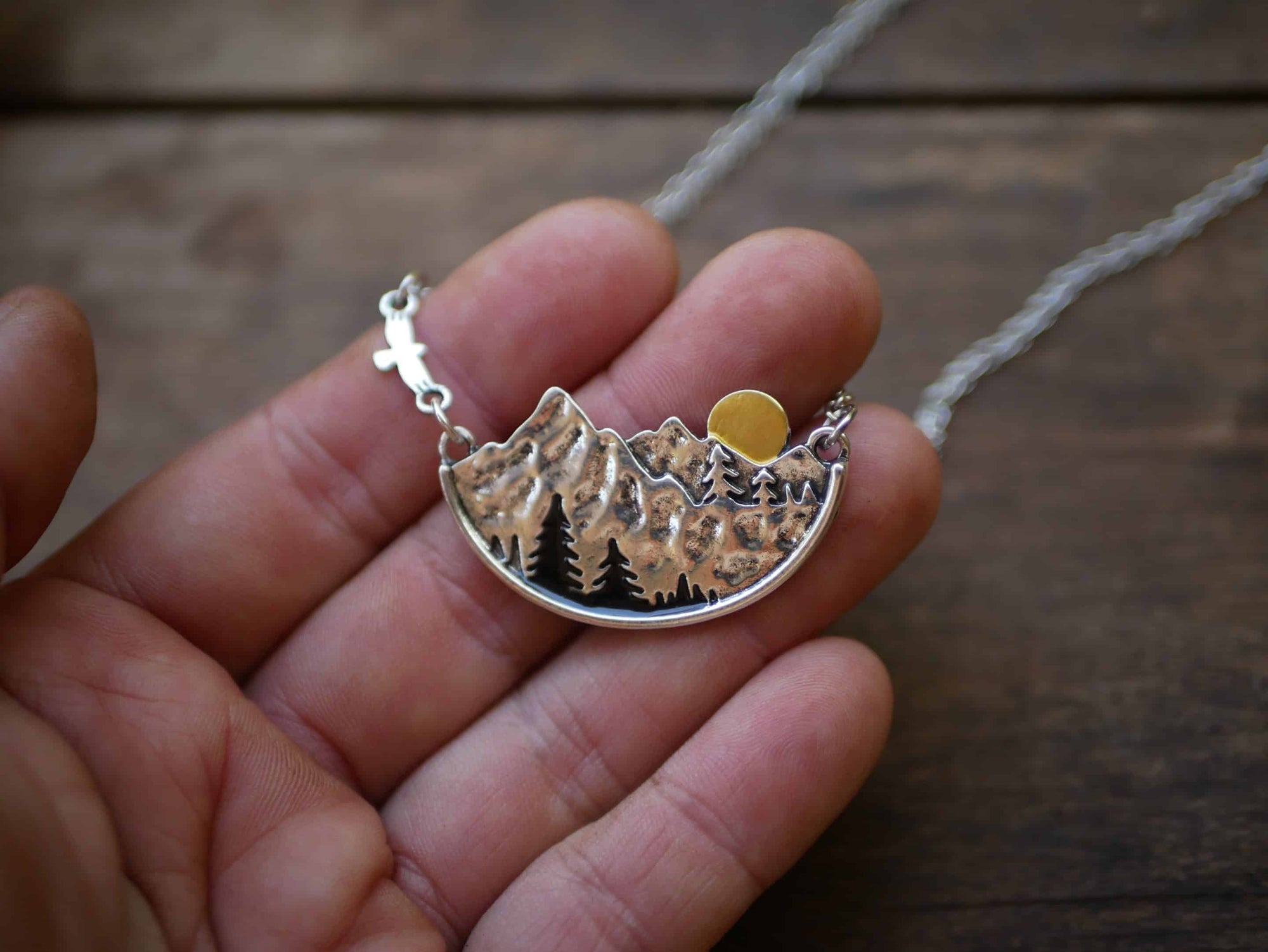 Kette mit Wald und Mond