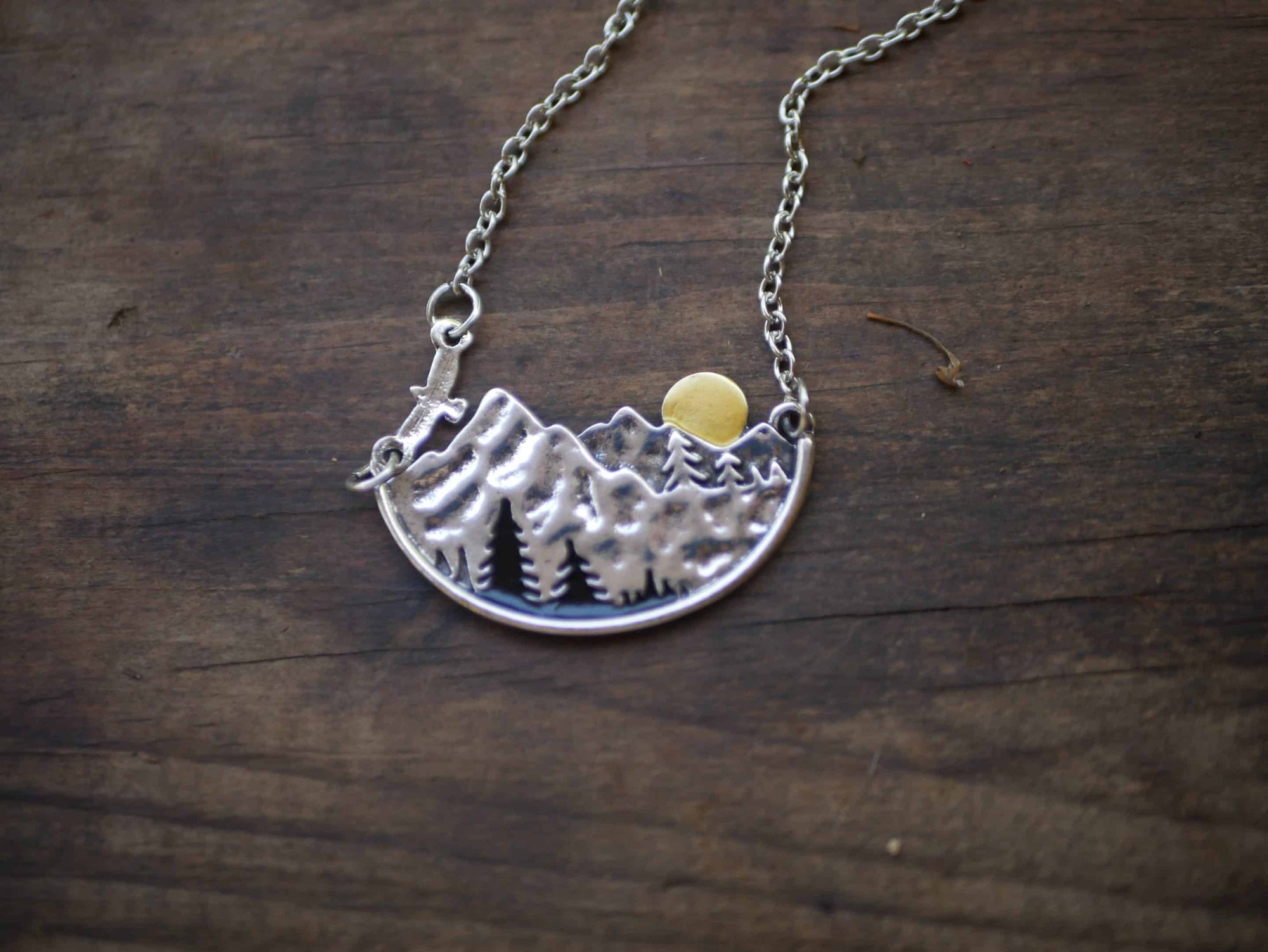 Kette mit Wald und Mond