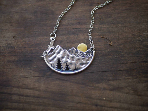 Kette mit Wald und Mond