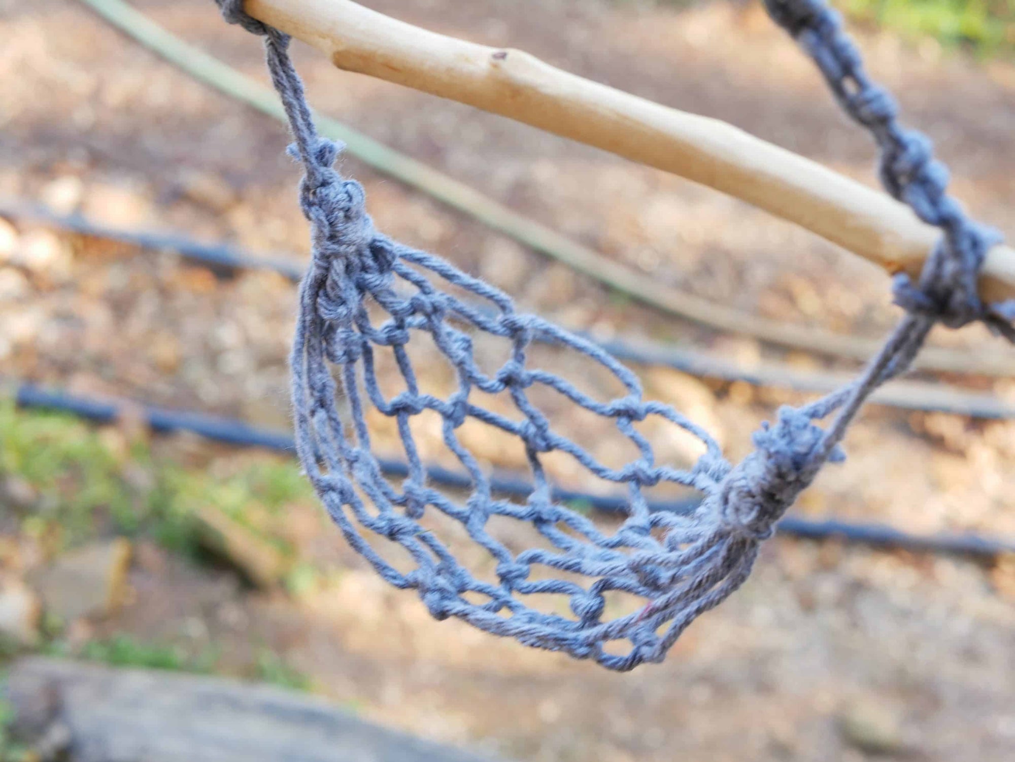 Wichtel aus Baumperle mit Makramee