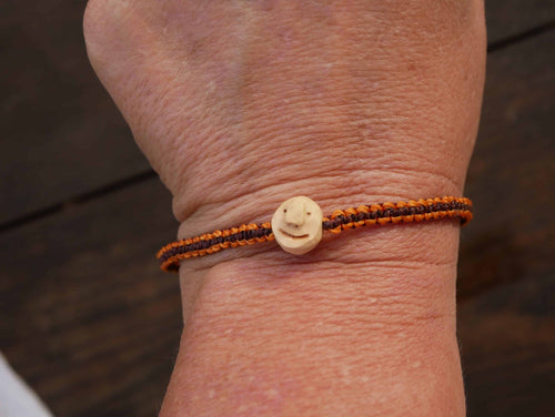 Armband Wichtel aus Baumperle und Makramee