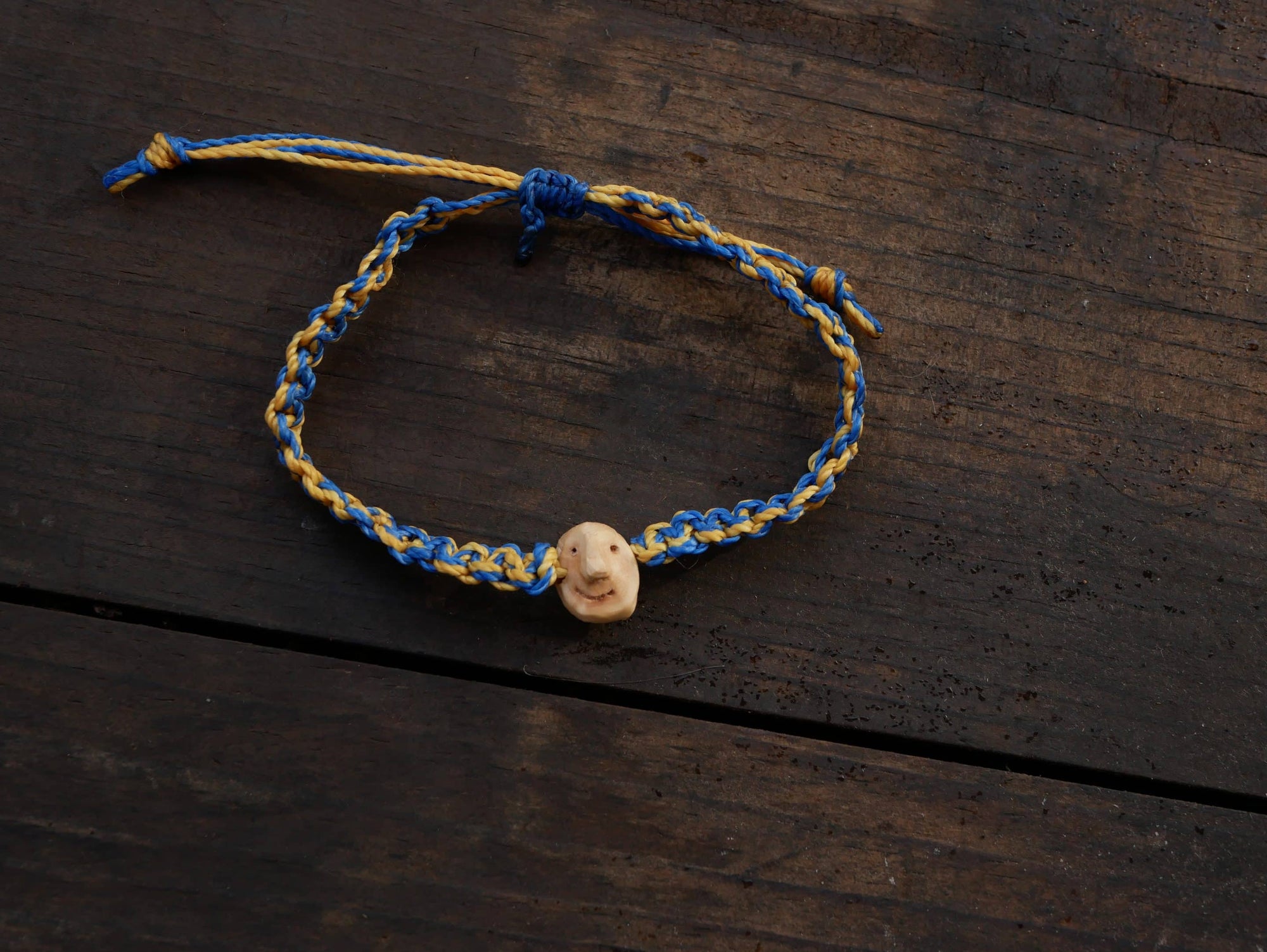 Armband Wichtel aus Baumperle und Makramee