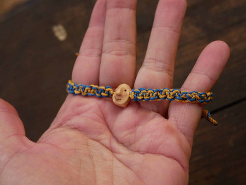 Armband Wichtel aus Baumperle und Makramee