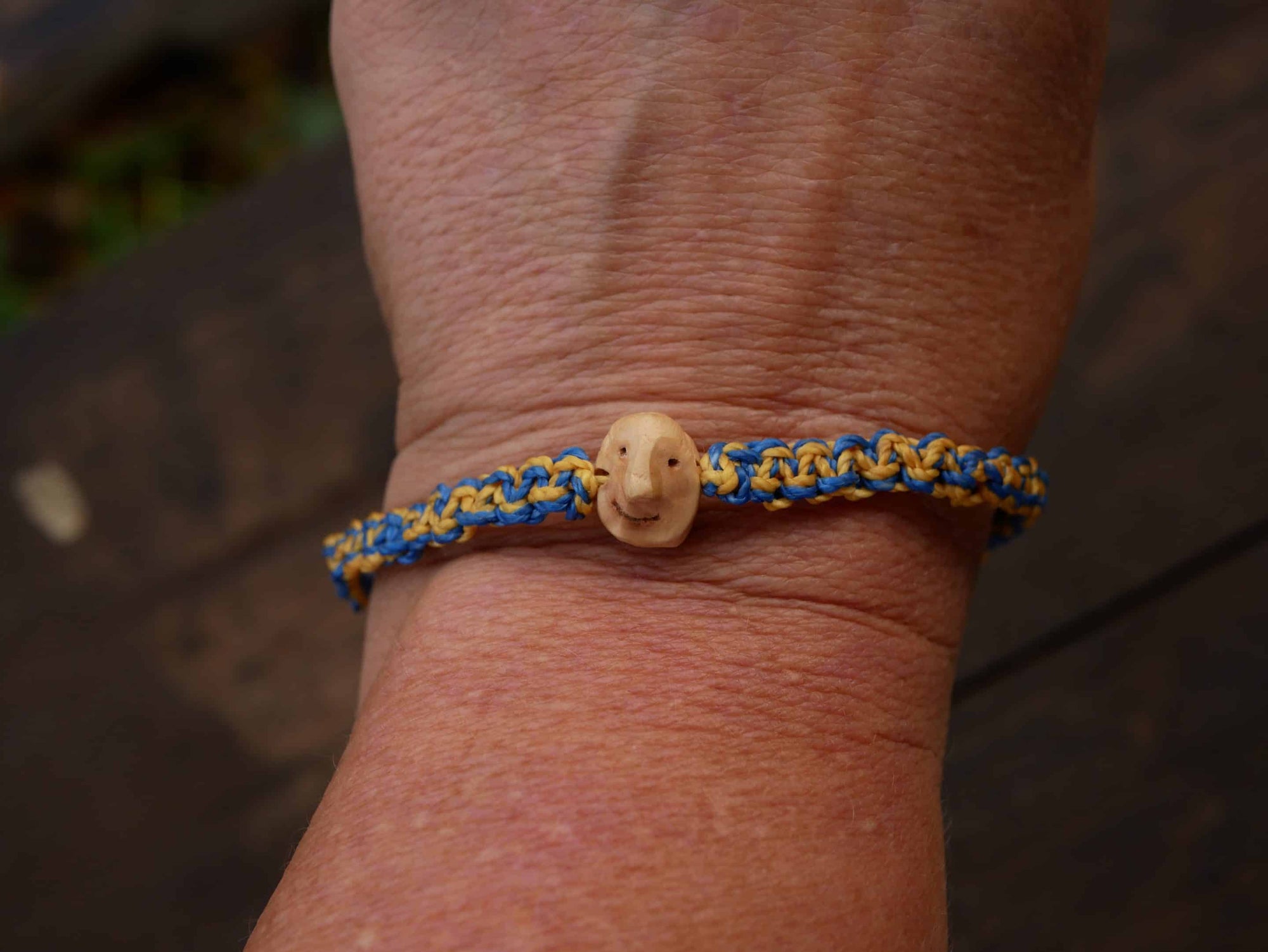 Armband Wichtel aus Baumperle und Makramee