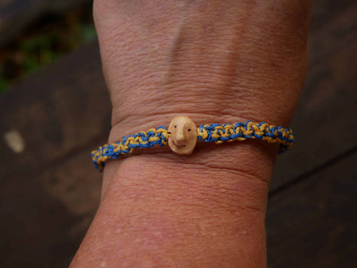 Armband Wichtel aus Baumperle und Makramee