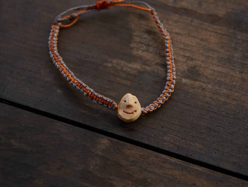 Armband Wichtel aus Baumperle und Makramee
