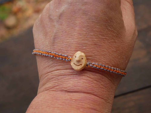 Armband Wichtel aus Baumperle und Makramee