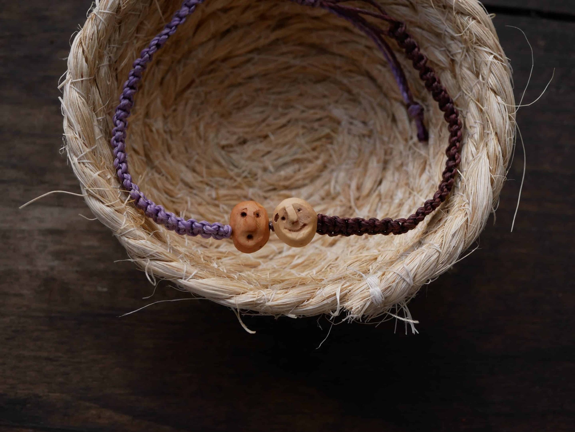 Armband Wichtel aus Baumperle und Makramee