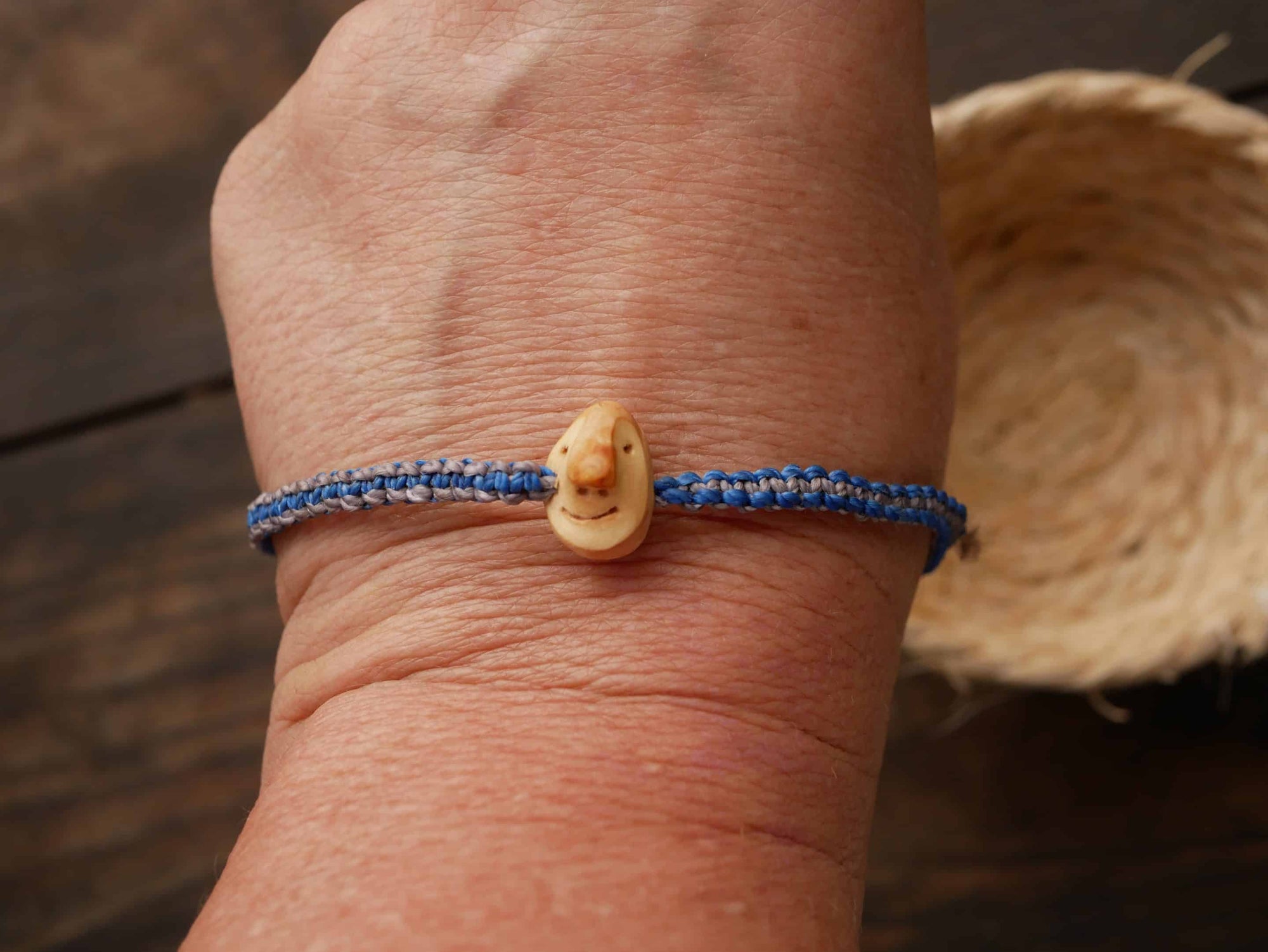 Armband Wichtel aus Baumperle und Makramee
