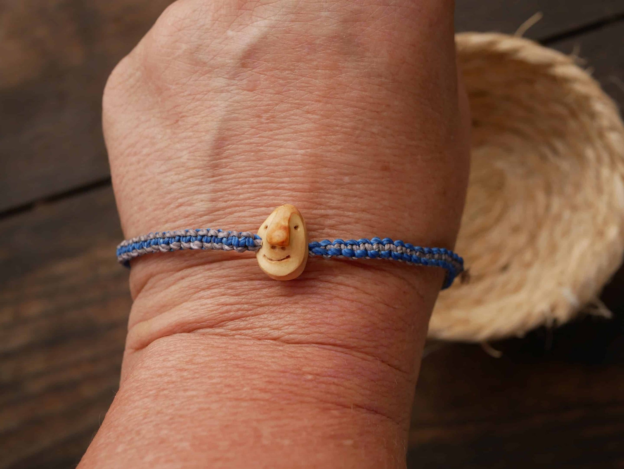 Armband Wichtel aus Baumperle und Makramee