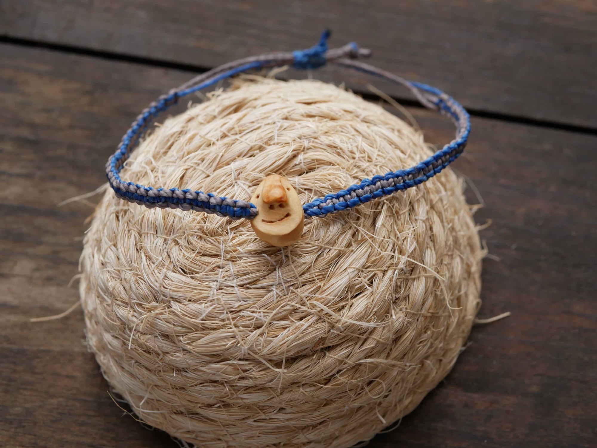 Armband Wichtel aus Baumperle und Makramee
