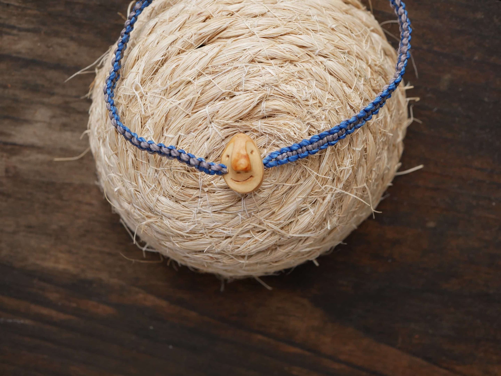Armband Wichtel aus Baumperle und Makramee