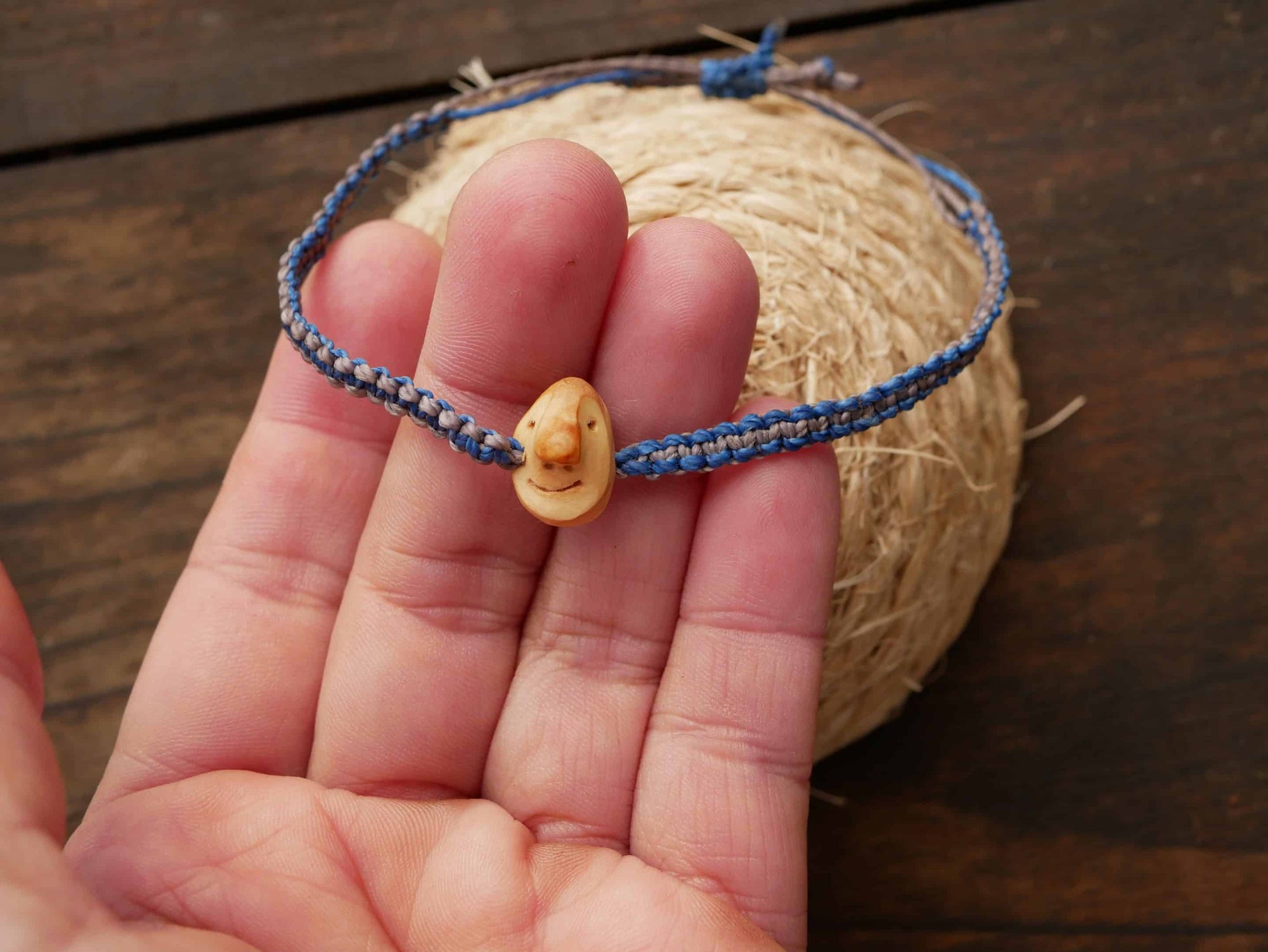 Armband Wichtel aus Baumperle und Makramee