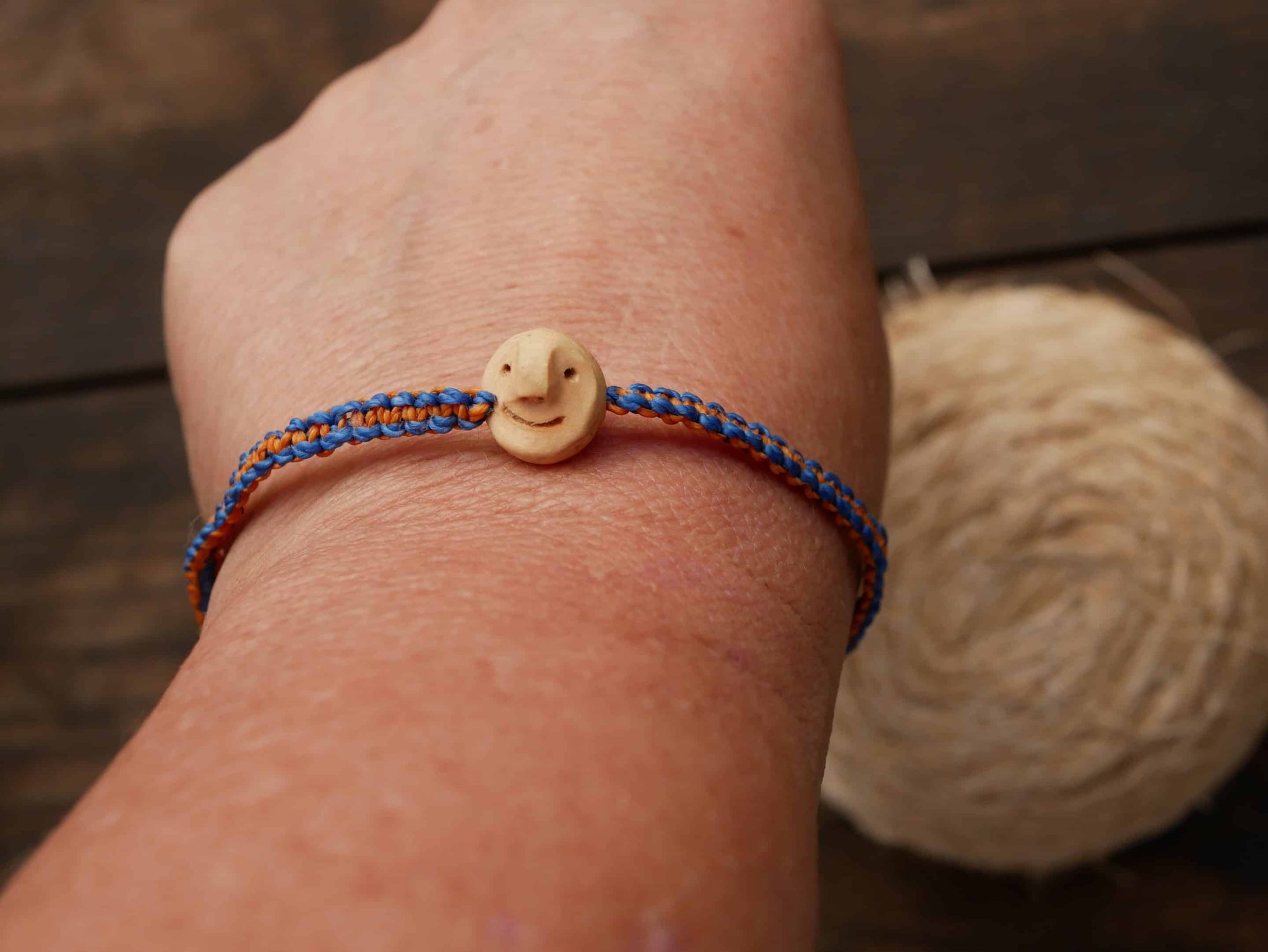 Armband Wichtel aus Baumperle und Makramee
