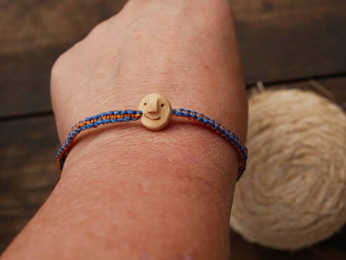 Armband Wichtel aus Baumperle und Makramee