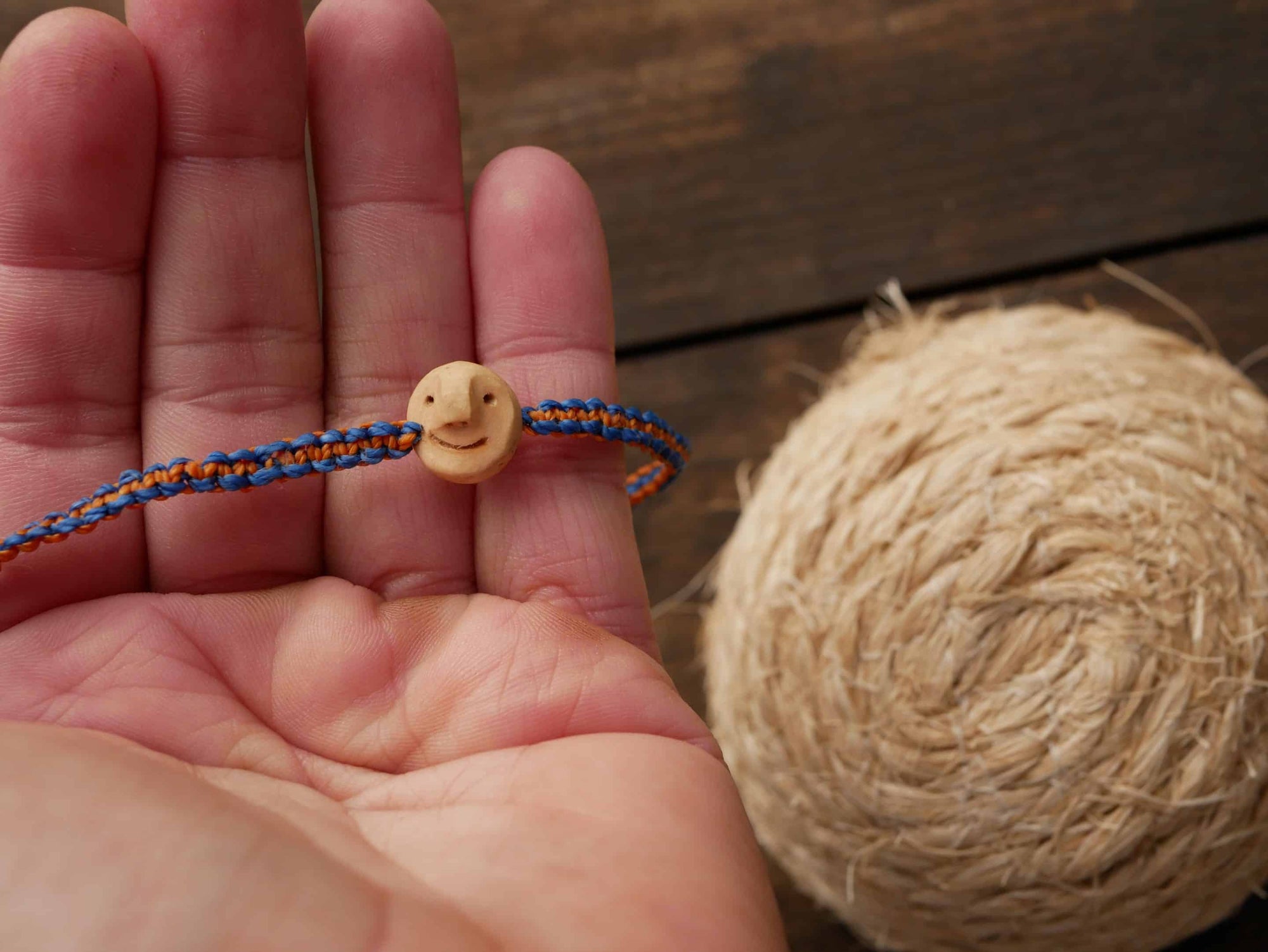 Armband Wichtel aus Baumperle und Makramee