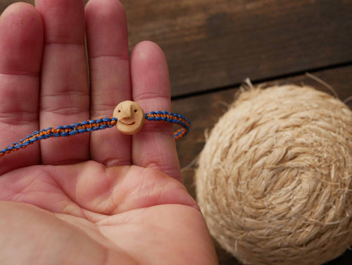 Armband Wichtel aus Baumperle und Makramee