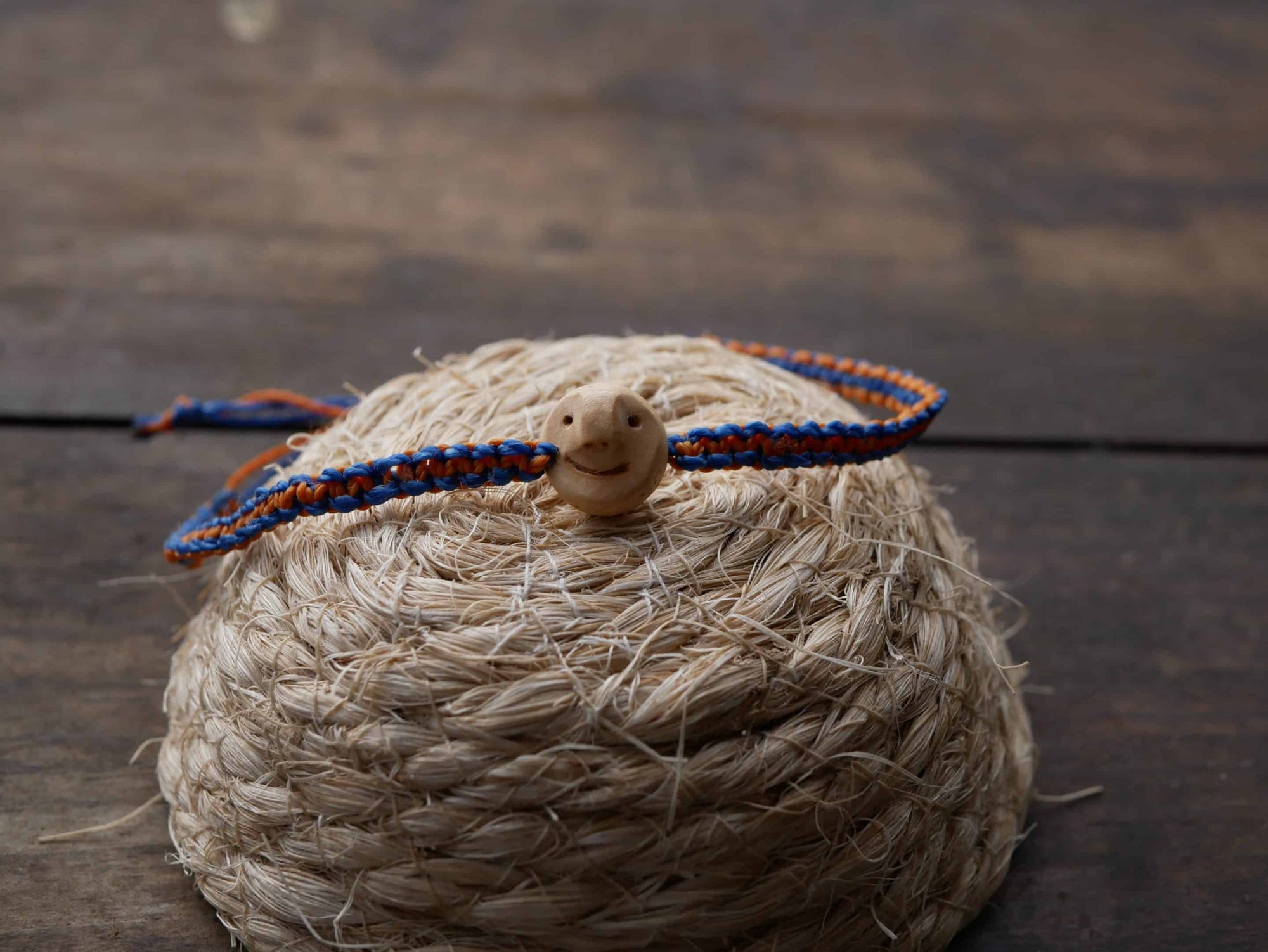 Armband Wichtel aus Baumperle und Makramee