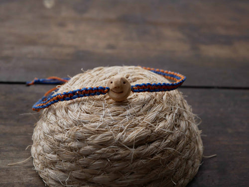 Armband Wichtel aus Baumperle und Makramee