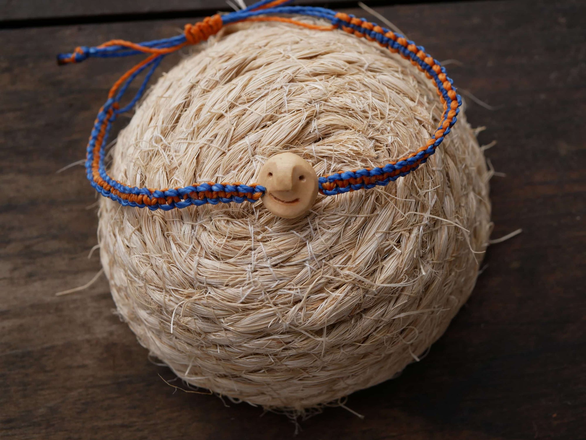 Armband Wichtel aus Baumperle und Makramee