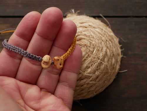Armband Wichtel aus Baumperle und Makramee