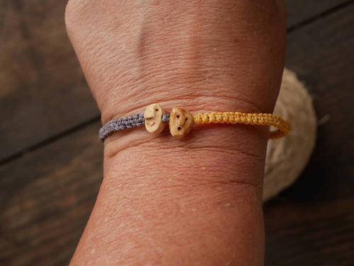 Armband Wichtel aus Baumperle und Makramee