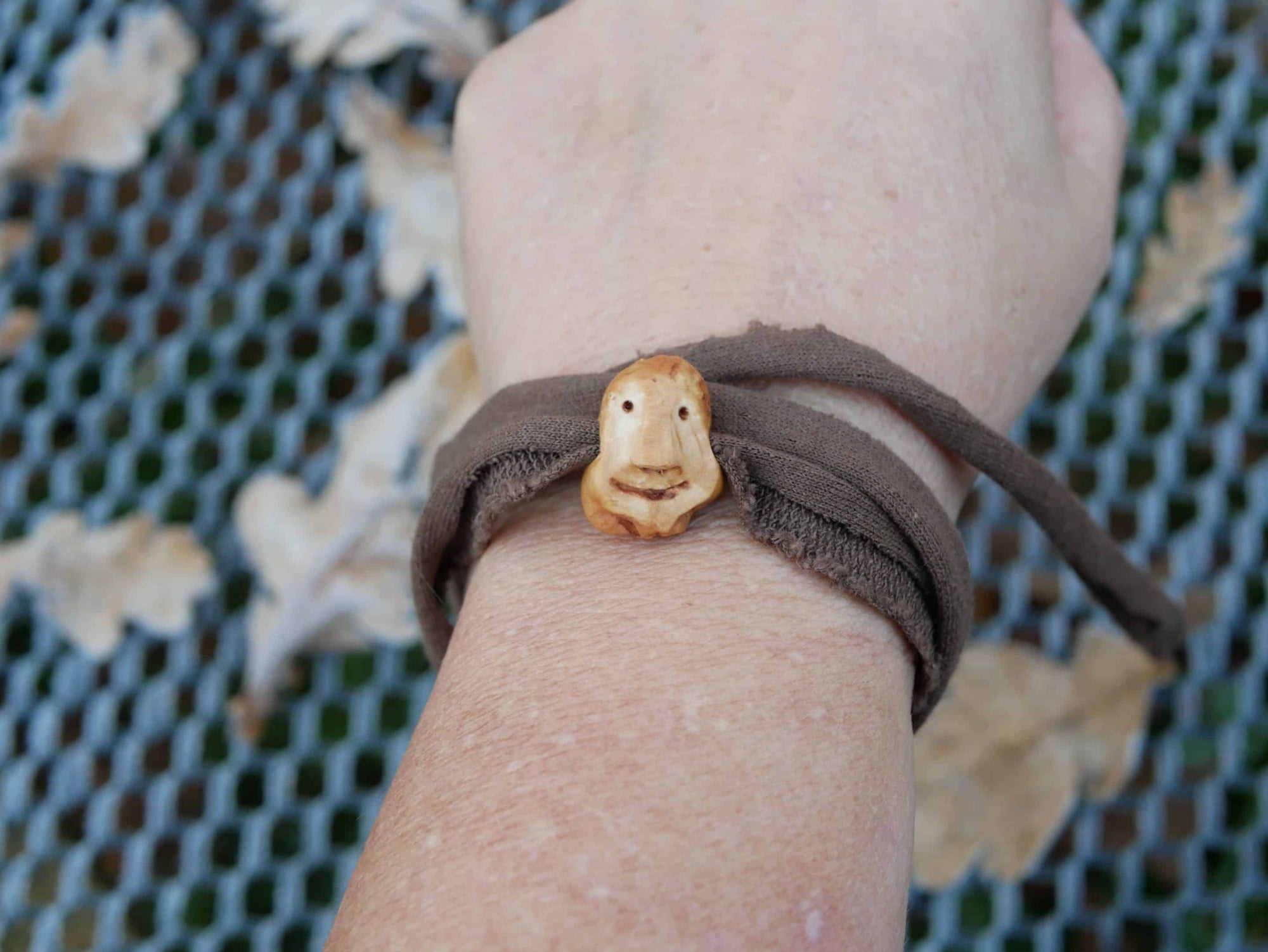 Wickelarmband mit Baumperlen Wichtel
