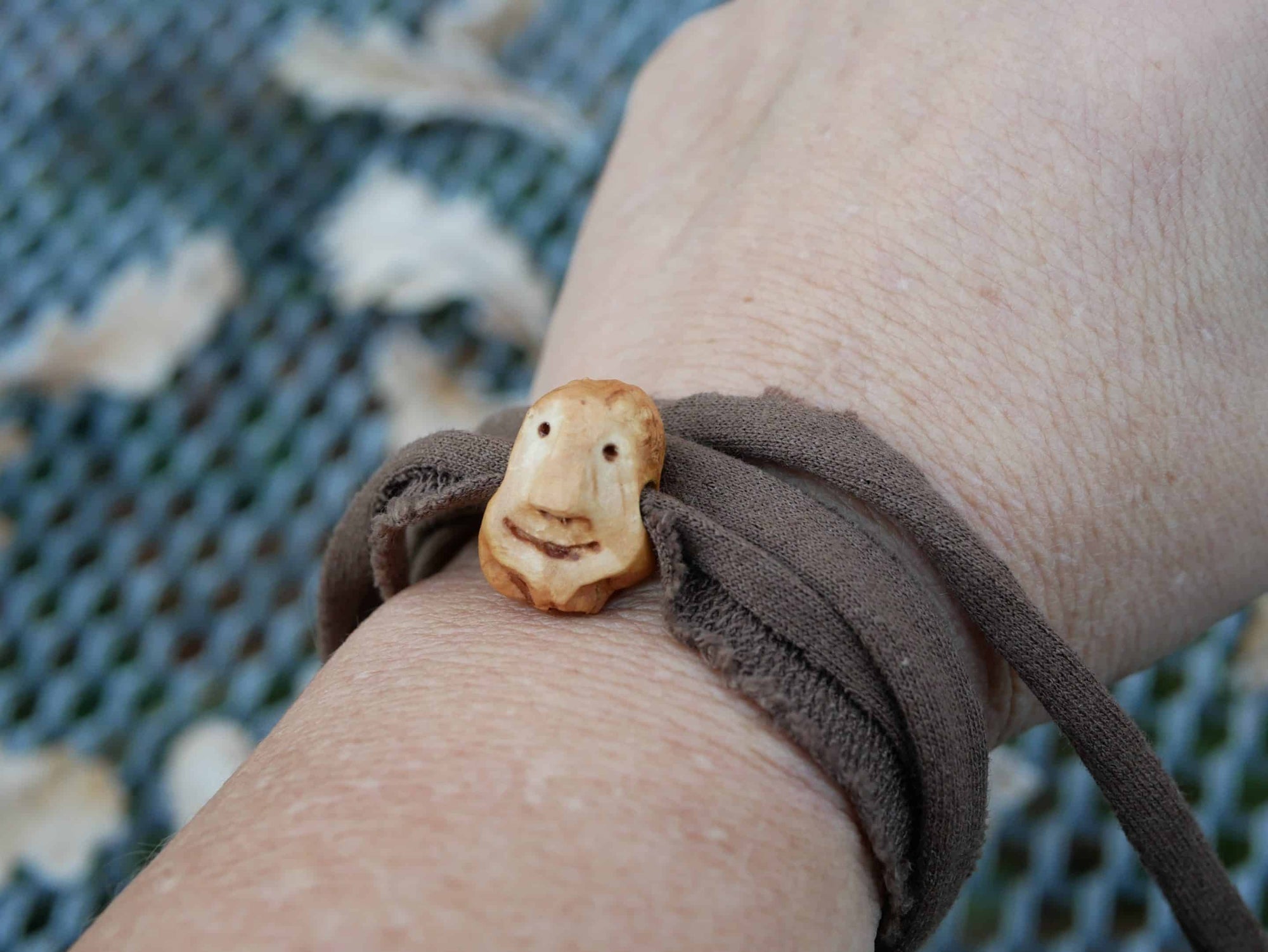 Wickelarmband mit Baumperlen Wichtel