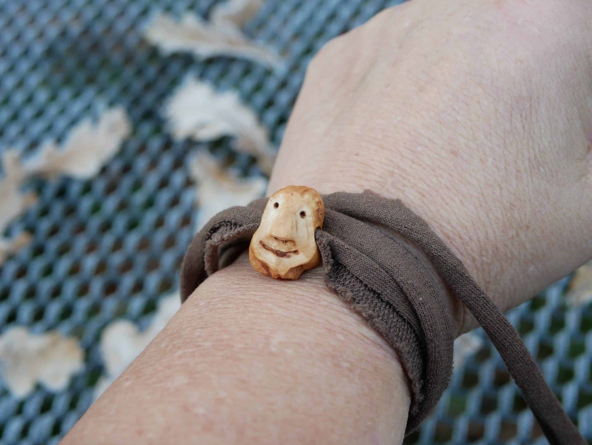 Wickelarmband mit Baumperlen Wichtel