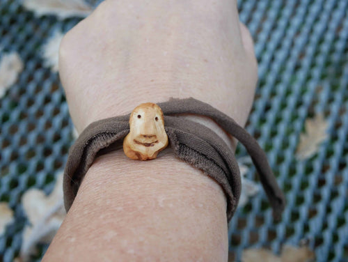 Wickelarmband mit Baumperlen Wichtel