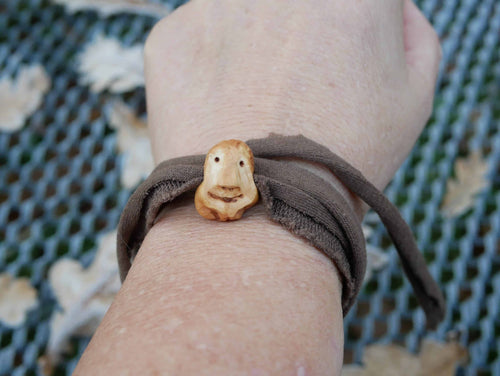 Wickelarmband mit Baumperlen Wichtel