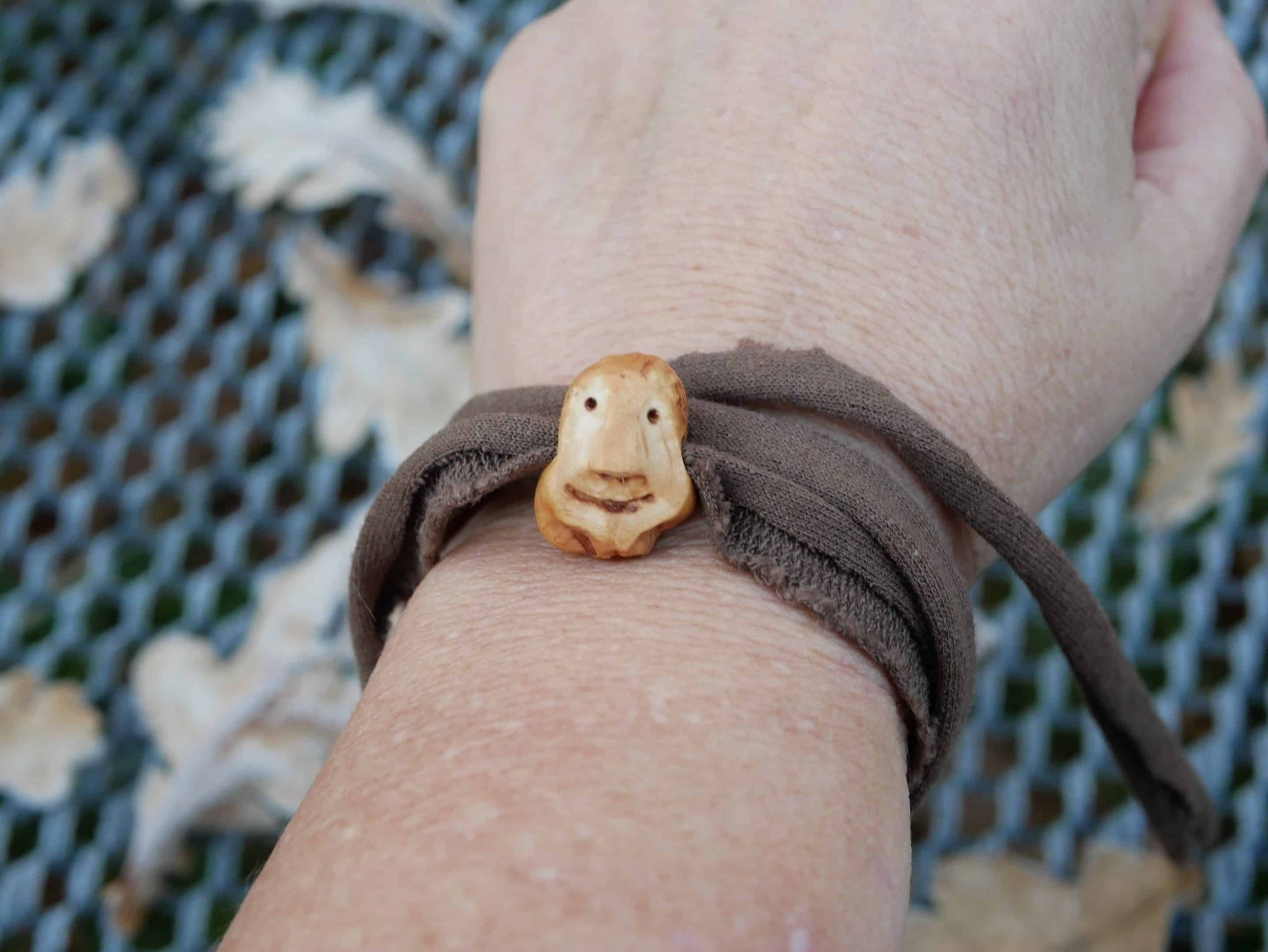 Wickelarmband mit Baumperlen Wichtel