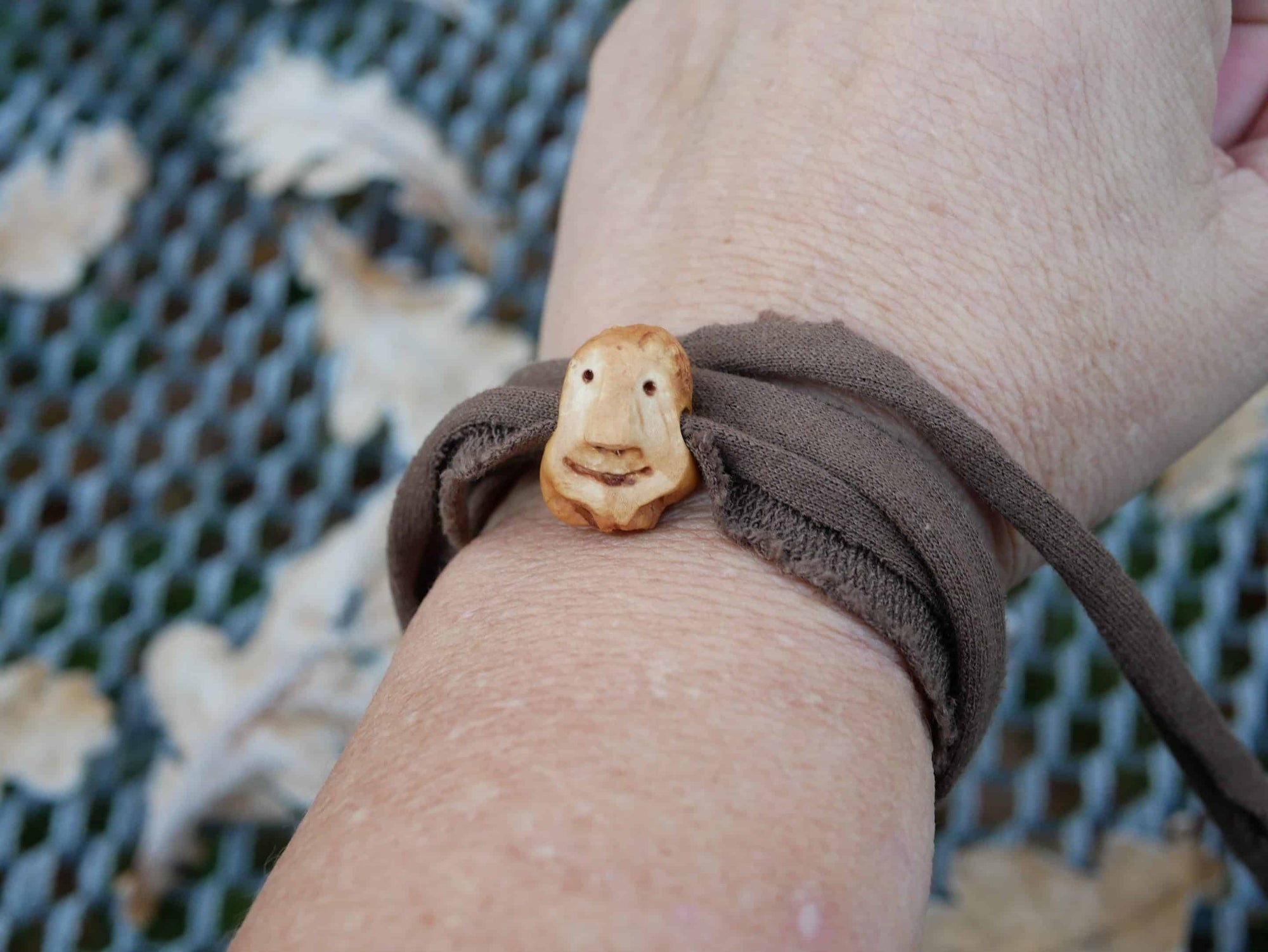 Wickelarmband mit Baumperlen Wichtel