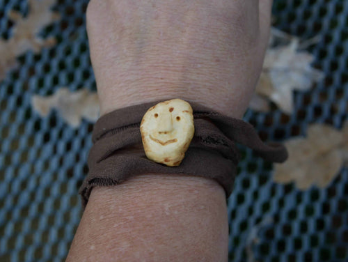Wickelarmband mit Baumperlen Wichtel