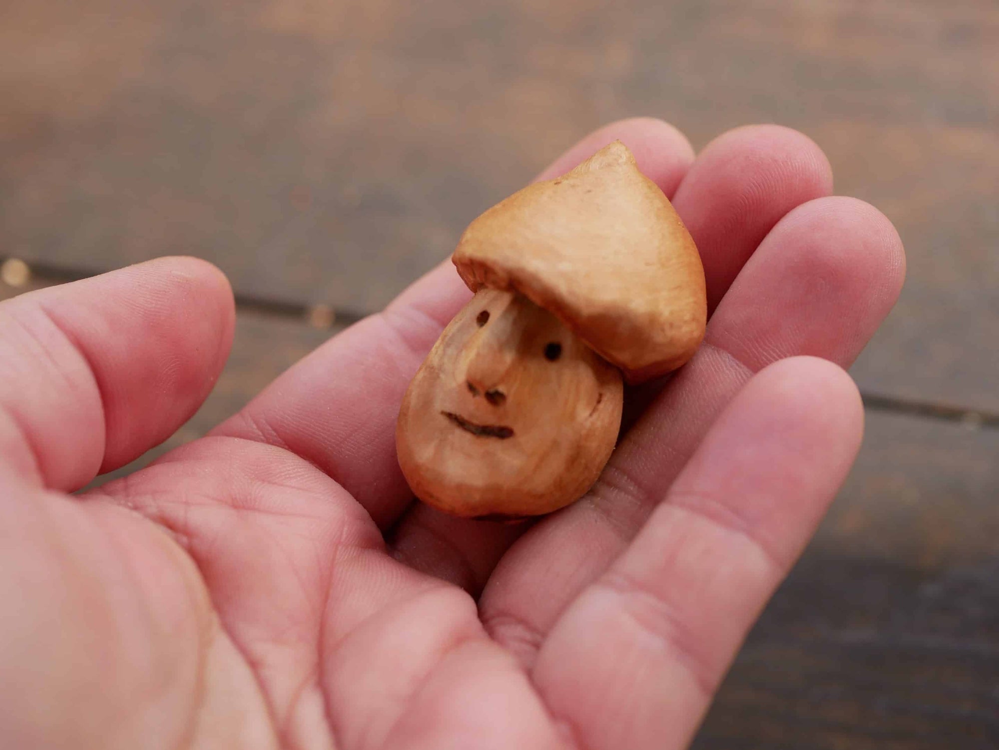 Handschmeichler Zwerg aus Baumperle