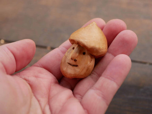 Handschmeichler Zwerg aus Baumperle