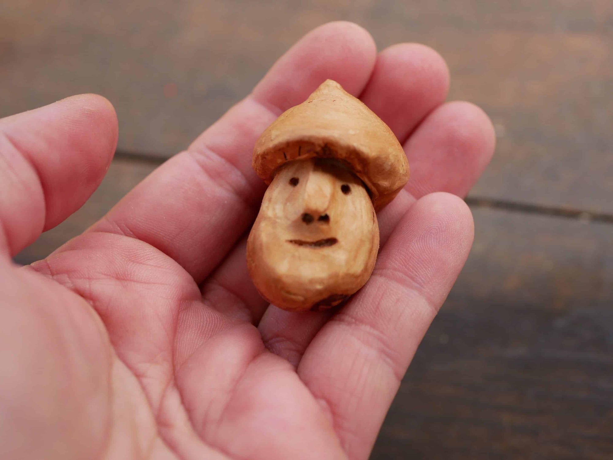 Handschmeichler Zwerg aus Baumperle