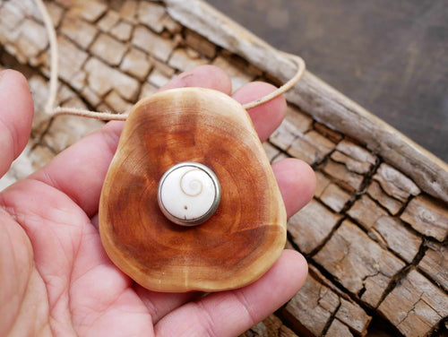 Baumperlenkette mit Button