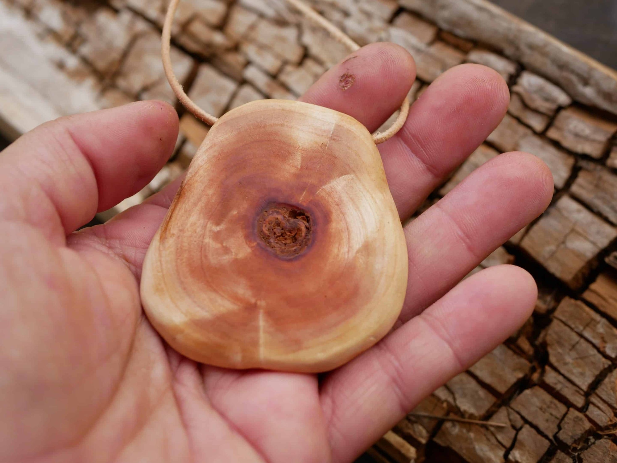 Baumperlenkette mit Button
